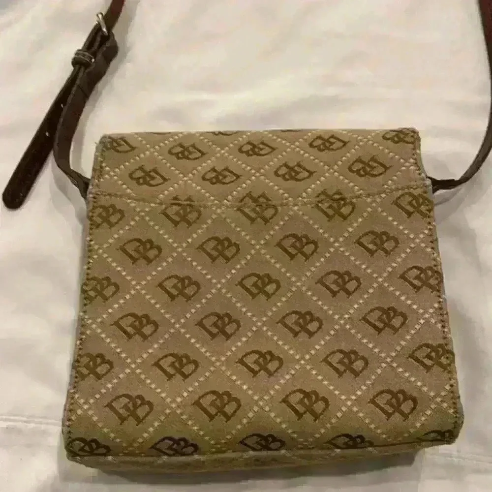 Dooney & Bourke size one